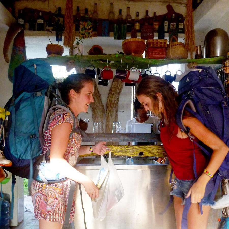 Gipsy Backpackers Hostel Gili Trawangan Exterior photo